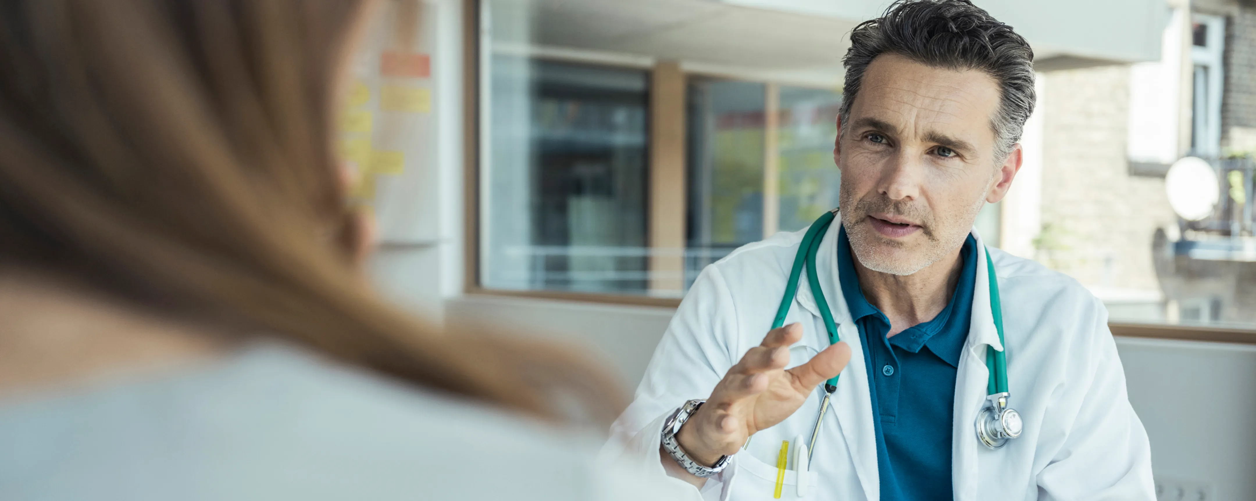 Arzt spricht über Diabetes-Behandlung nach Diabetes Typ 2 Diagnose