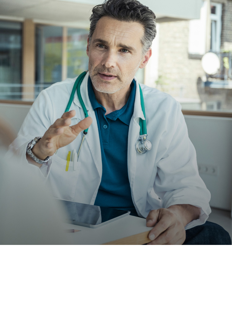 Arzt spricht über Diabetes-Behandlung nach Diabetes Typ 2 Diagnose