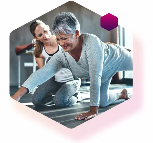 Diabetikerin macht leichte Sportübungen um Unterzuckerung zu vermeiden Diabetikerin macht leichte Sportübungen um Unterzuckerung zu vermeiden