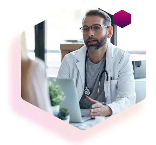 Arzt spricht über Diabetes-Diagnose, Diabetes-Behandlung sowie Blutzuckerwerte Arzt spricht über Diabetes-Diagnose, Diabetes-Behandlung sowie Blutzuckerwerte