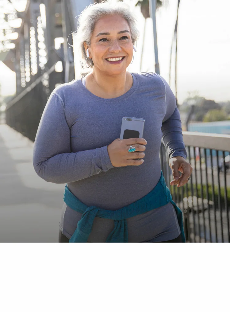 Frau mit Diabetes macht Sport und joggt Frau mit Diabetes macht Sport und joggt