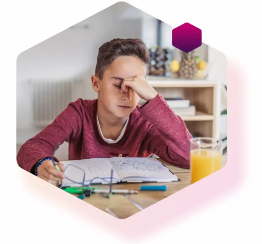 Junge denkt über Symptome von Diabetes Typ 1 und Folgeerkrankungen nach Junge denkt über Symptome von Diabetes Typ 1 und Folgeerkrankungen nach