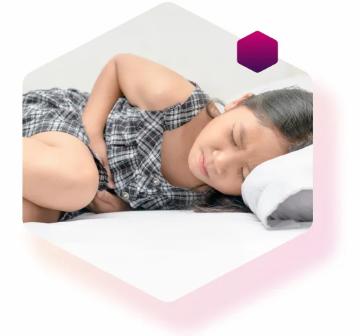 Junges Mädchen mit Diabetes Typ 1 leidet an diabetischer Ketoazidose und hat Bauchschmerzen Junges Mädchen mit Diabetes Typ 1 leidet an diabetischer Ketoazidose und hat Bauchschmerzen